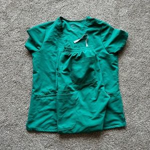 Figs medium petite scrubs set, hunter green.